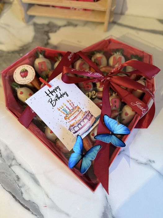 Клубничные букеты