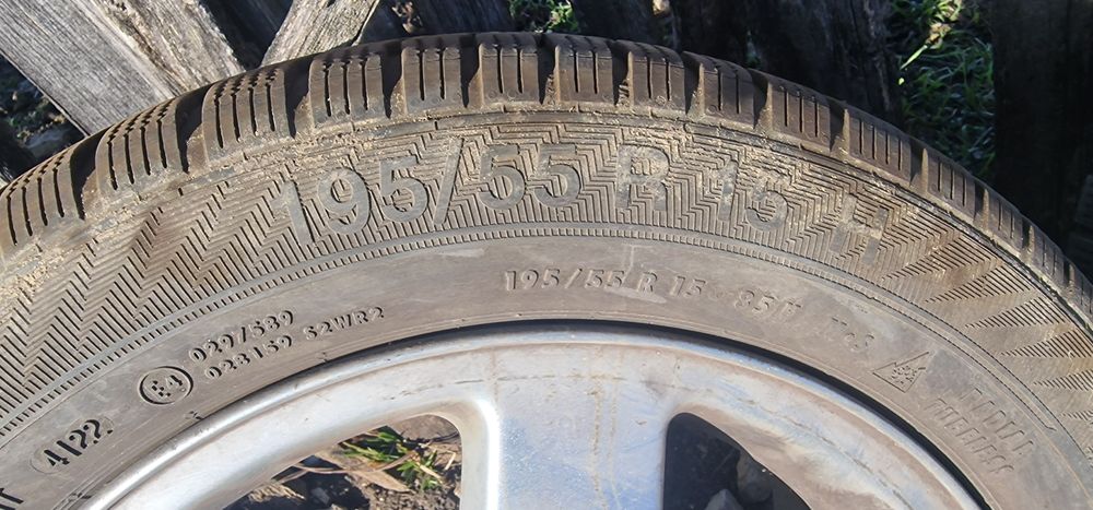 Vând cauciucuri cu tot cu jante