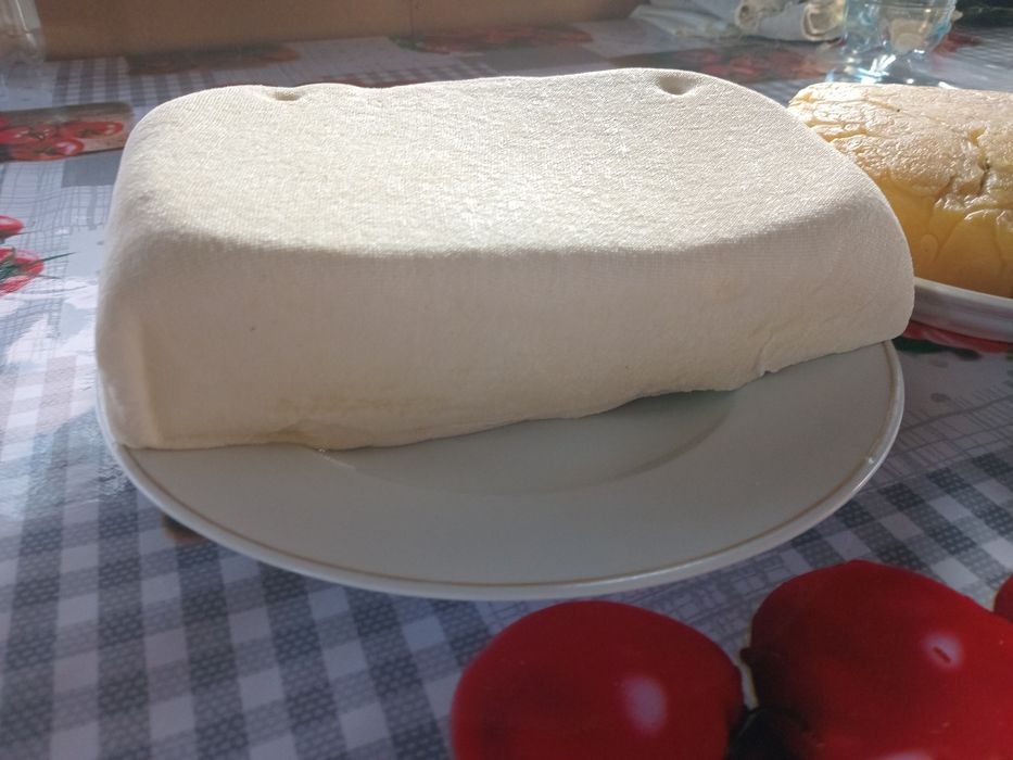 Vând brânză de vacuță