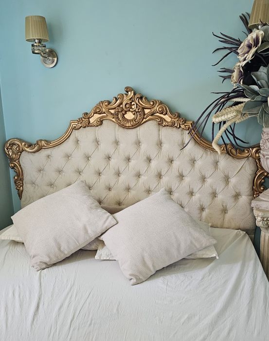 Pat tapitat + noptiera+ oglinda