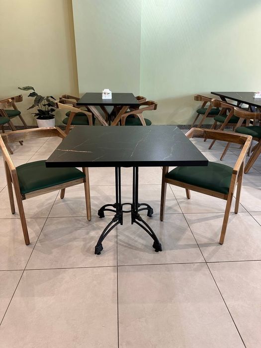 Столы и стулья из натурального дерева