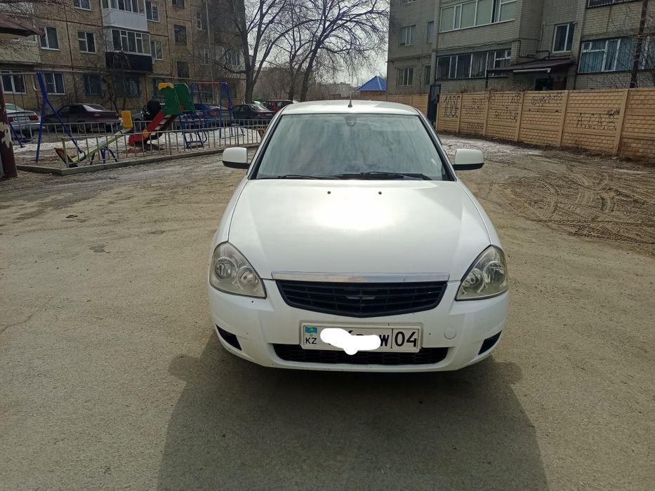 Приора хэтчбек 2012 года