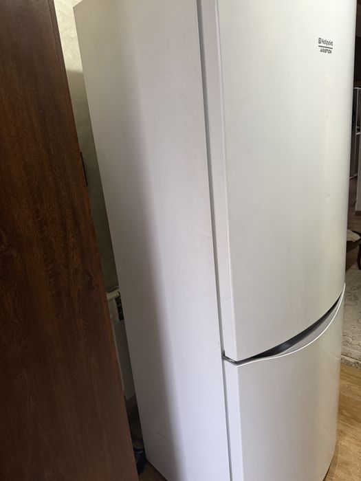 Холодильник Ariston Hotpoint продам