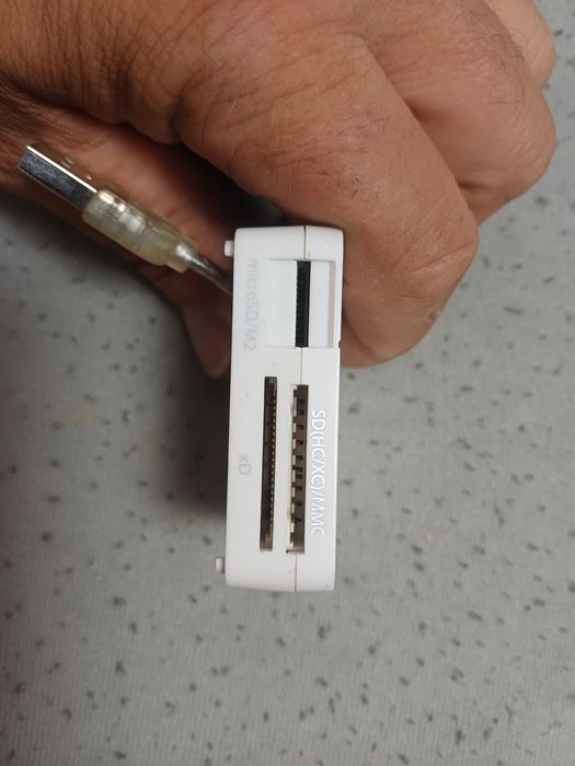 Card reader HAMA in stare buna . Este testat