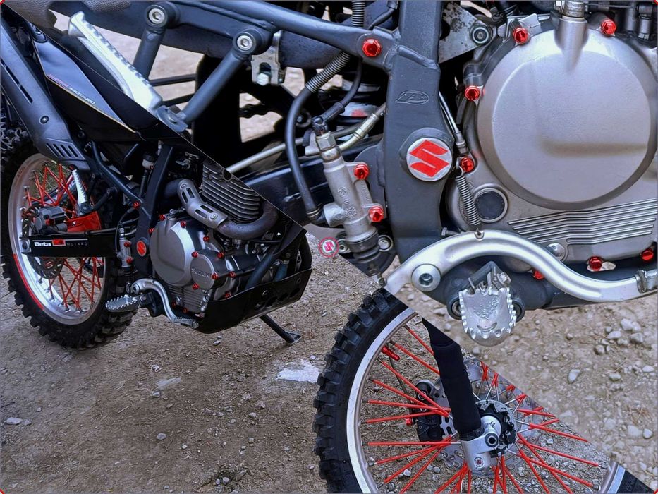 Vând (S) Cross Enduro Beta M4 4T Suzuki motocicletă pentru pReTeNțIoȘi