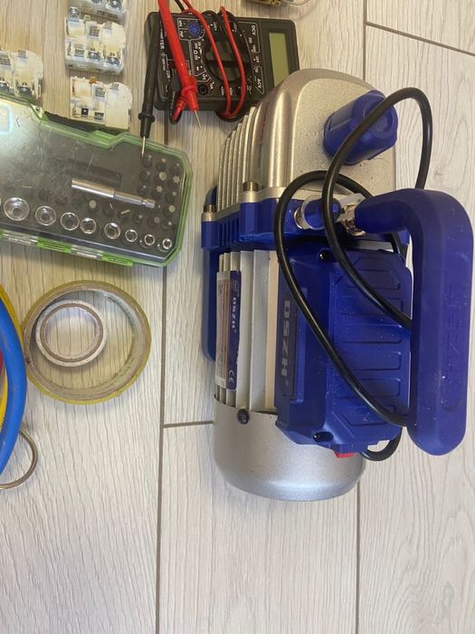 Инструменты для ремонта холодильников.