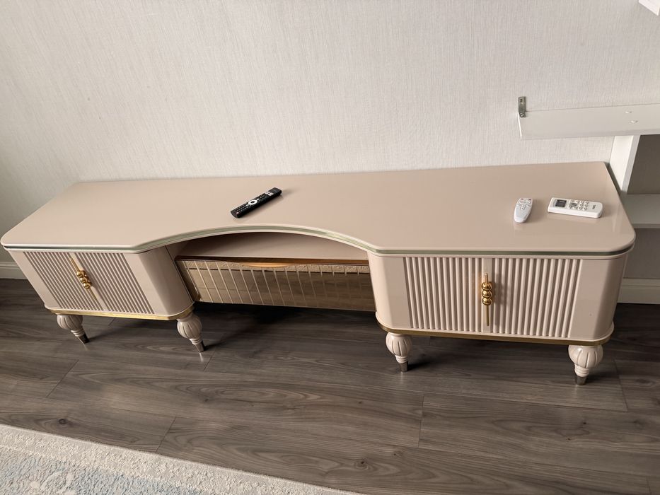 тумба под телевизор.