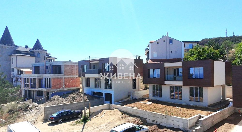 Нова триетажна къща, м-т Акчелар, РЗП: 240 кв.м, двор: 520 кв.м