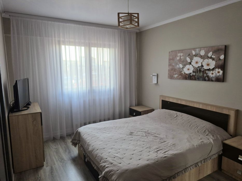 Apartament 3 camere + boxa** Bloc nou**str Trotus**Utilat și Mobilat