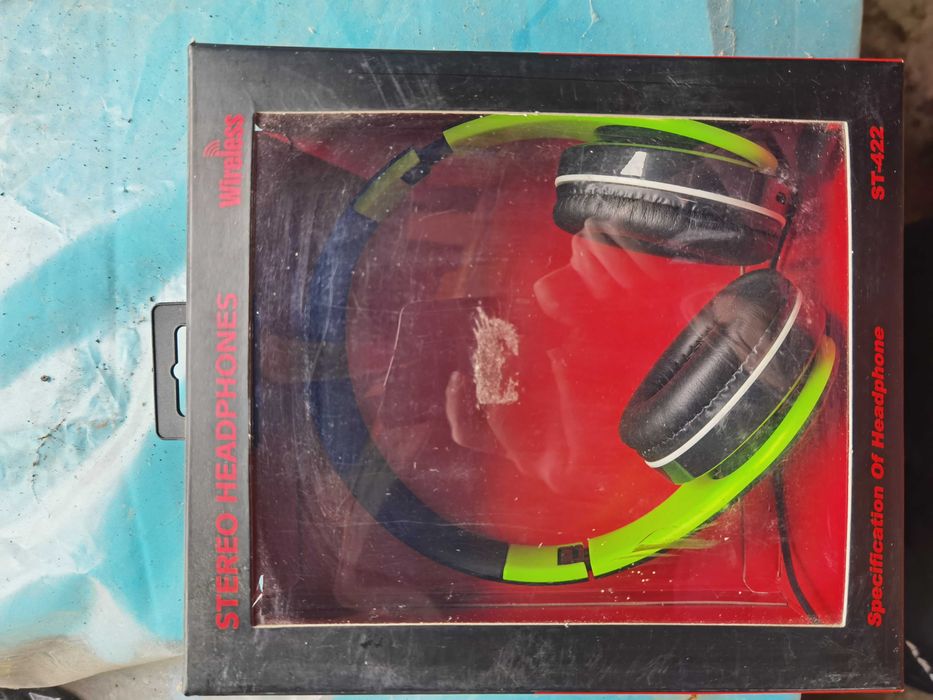 Нови безжични слушалки модел ST-422  зелени