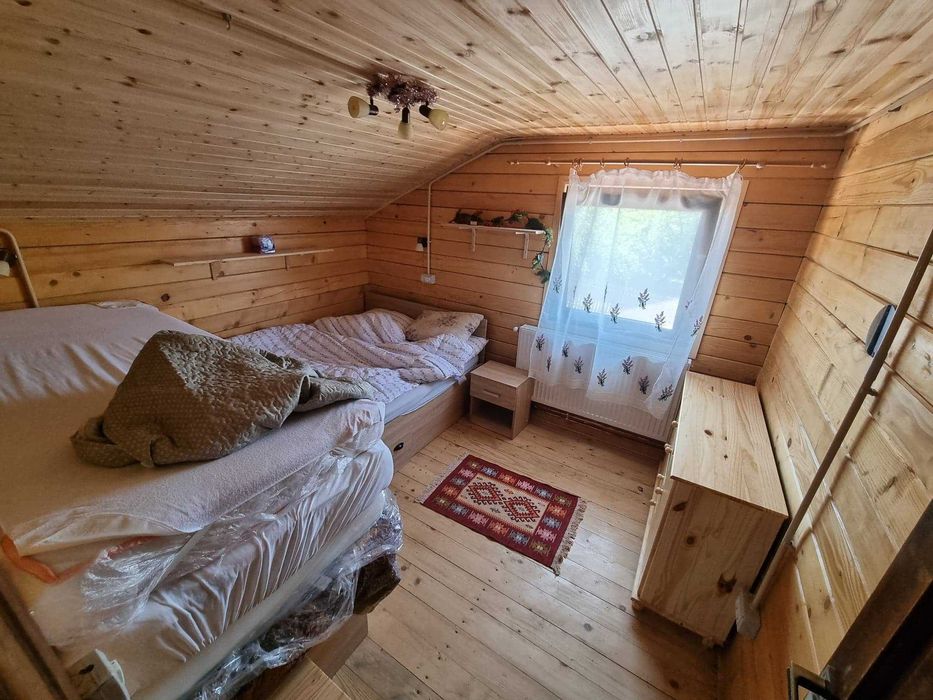 Vand cabana lemn, 120mp si 1251 mp de teren, zona Dealu Negru