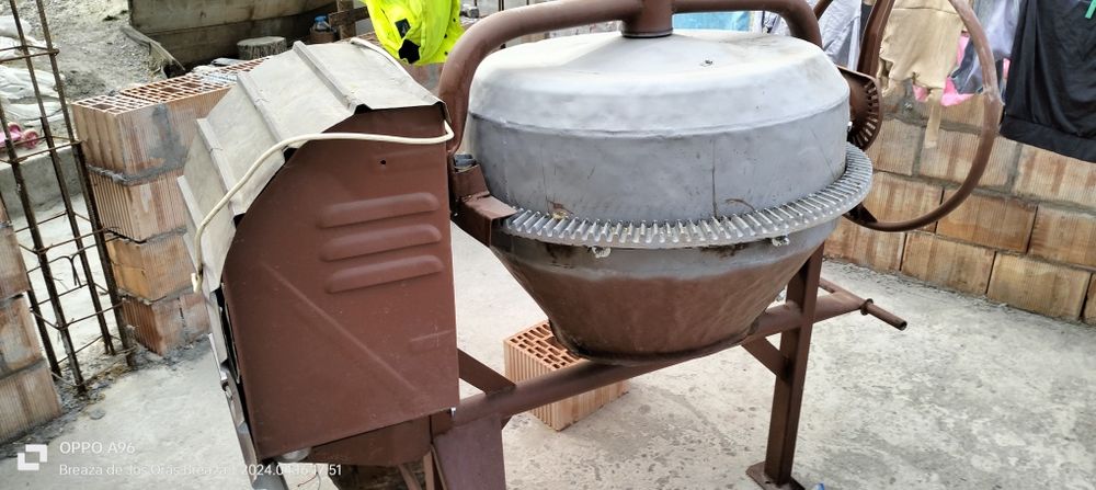 Vând betoniera românească