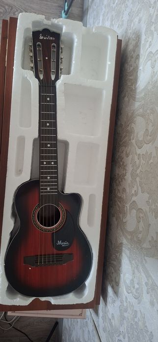 Продам детскую гитару