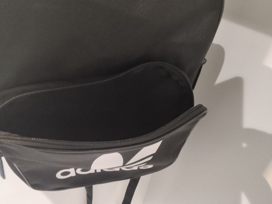 Голяма оригинална раница Адидас оригинал - и за мъже и за дами