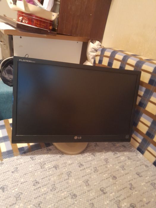 Монитор LG 22д..