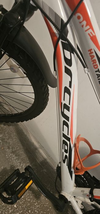 Bicicleta aproape noua