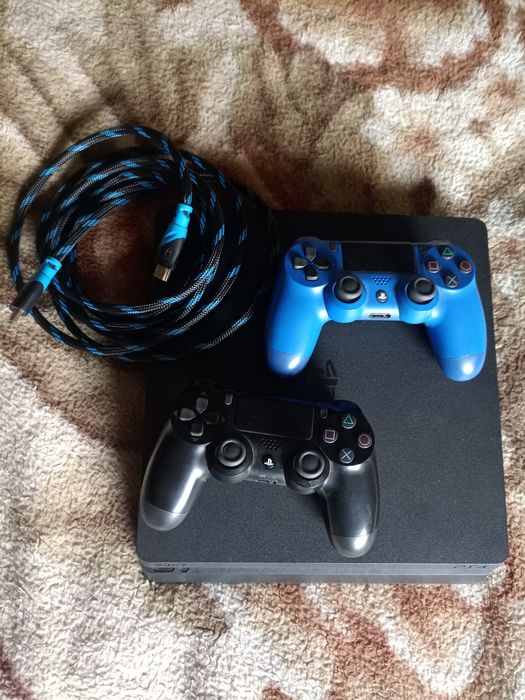 Продам игровую приставку PS4