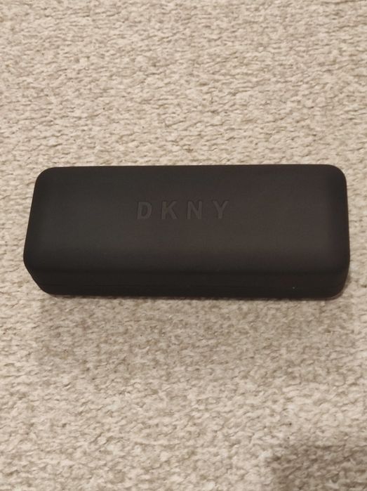 Калъф за очила марка DKNY