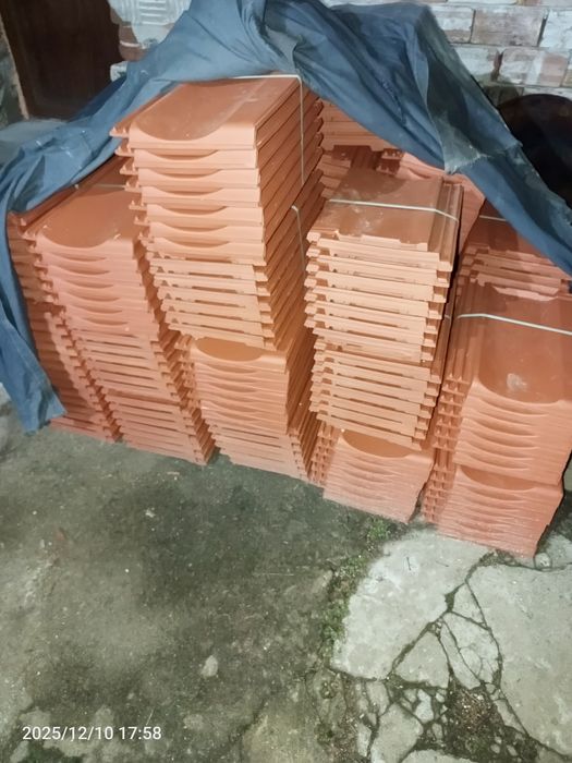 Спешно чисто нови керемиди