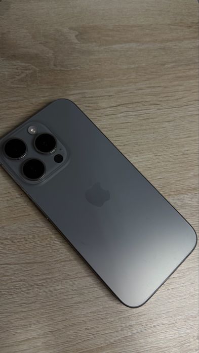 Продаю iphone 15 pro 256 gb