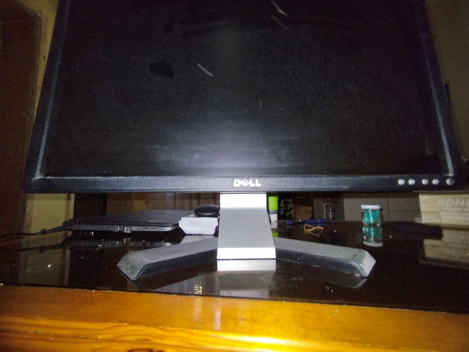 Монитор Dell E226WFPc LCD 22" продавам 2 бр, работят без забележка