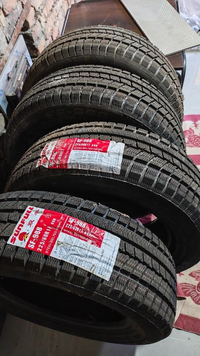 Продаю комплект новых зимних шин