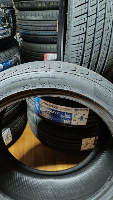 235/45ZR18  FARROAD
