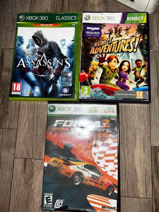 Consola xbox 360 (3 jocuri,si încărcător pentru baterie speed link)
