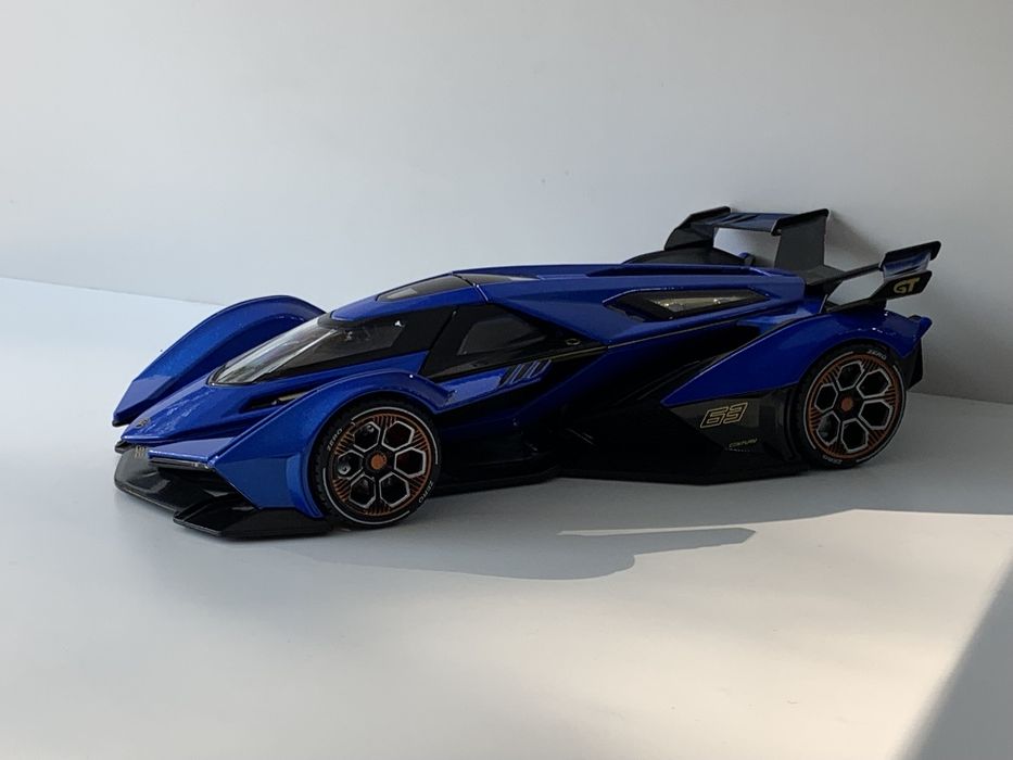 Modelka Lamborghini V12 Vision Gran Turi 1:24
