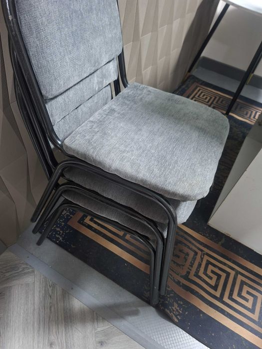 Стулья Офисные    в отличном состоянии