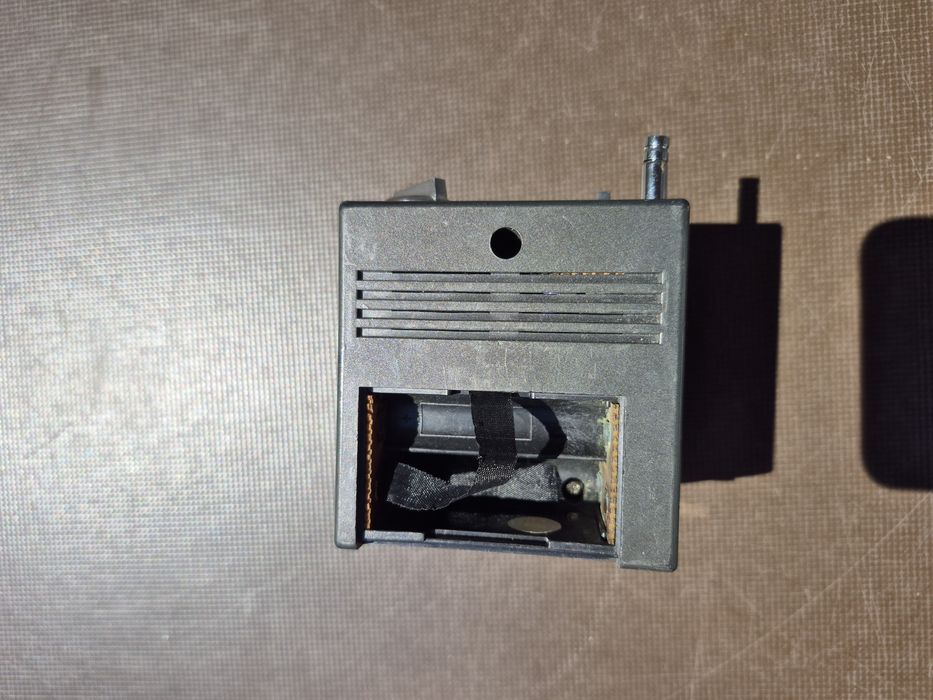 Radio receptor portabil marca ADDEX,model AD1000