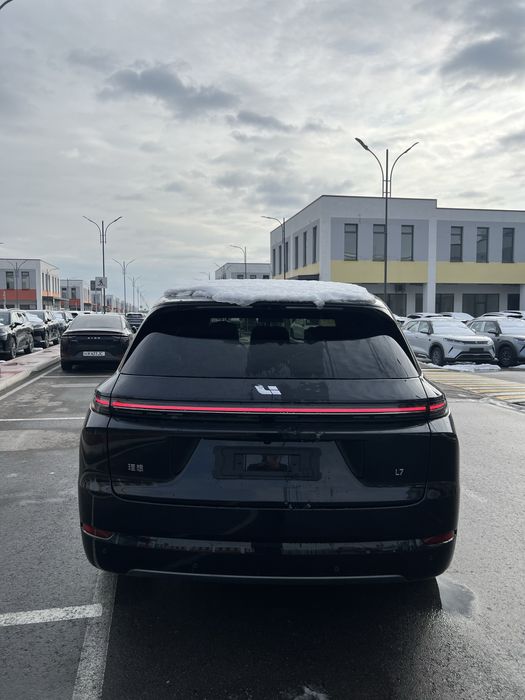 Lixiang L 7 srochno sotiladi