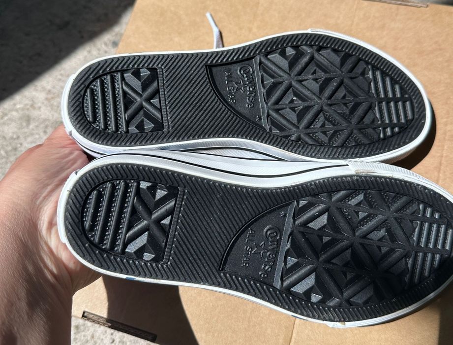 Converse noi mărimea 30