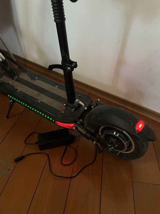 Продам самокат электрический