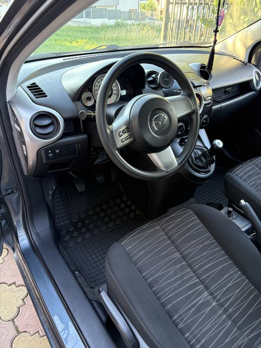 MAZDA 2 2009 — imagine 5