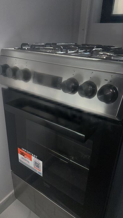 Vând aragaz mixt BEKO FSMT52320DXON – în garanție