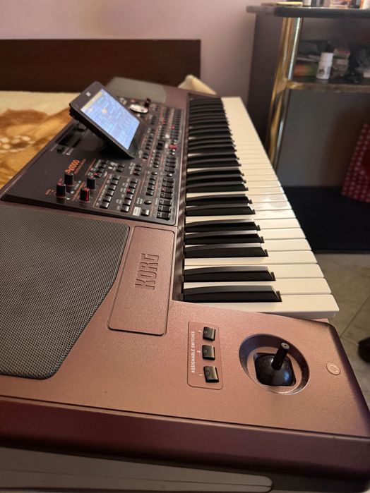 Продавам запазен Korg PA 1000