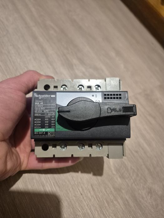 Разединител Schneider Electric INS 40 А