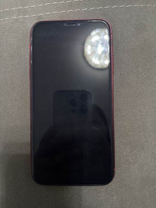 IPhone XR красный свет