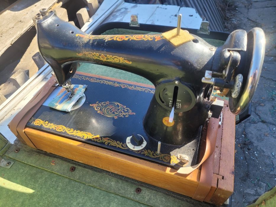 Продам швейную машинку