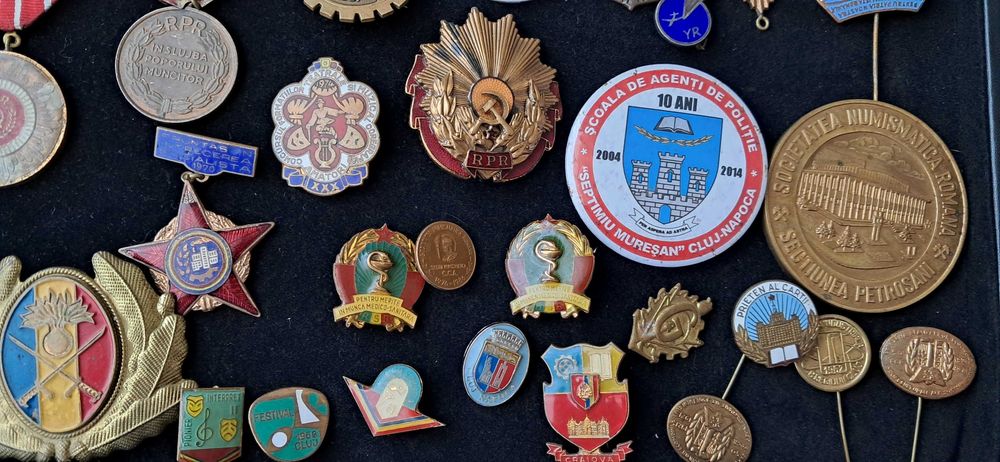 Insigne /Medalii Romania