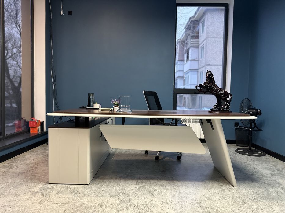 Руководительский стол