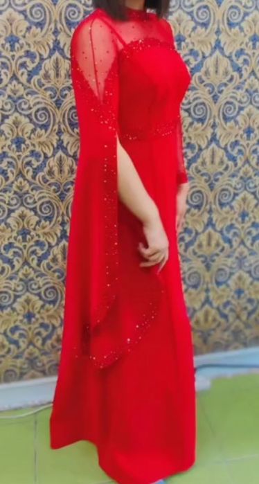 Продаётся красивое красное платье. Одето всего лишь 1 раз