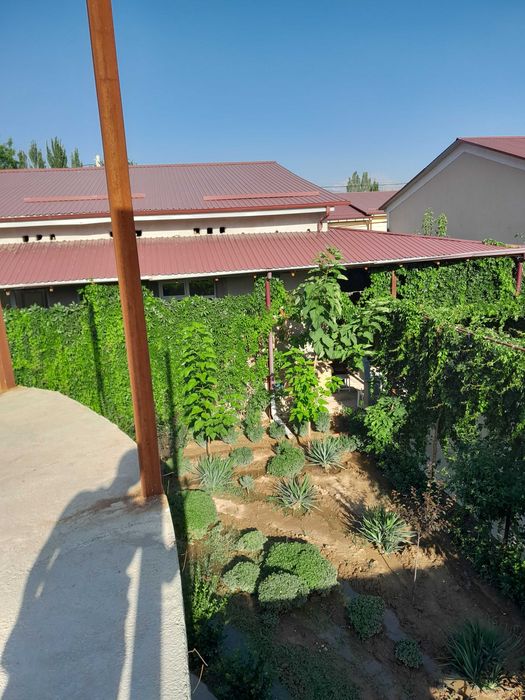 Bo`stonliq tumanida Joylashgan namunali uy sotiladi