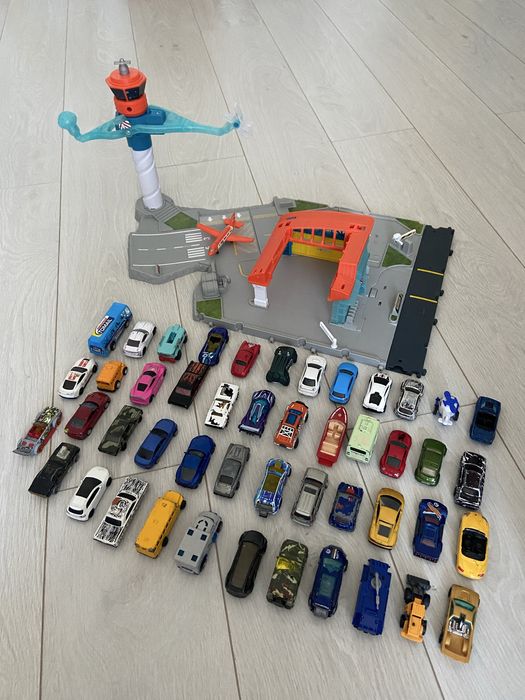 Аэропорт Matchbox airport + игрушки