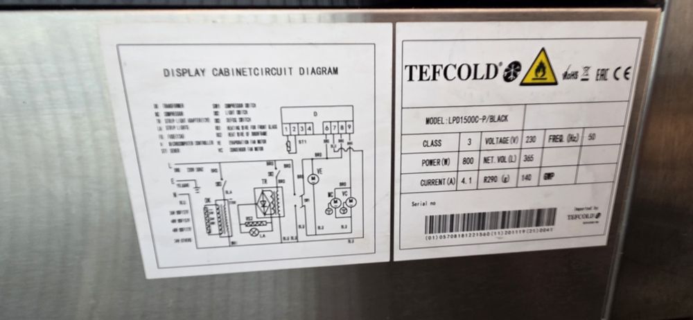 Vitrina frigorifica cofetarie tefcold 1.5 m lungime