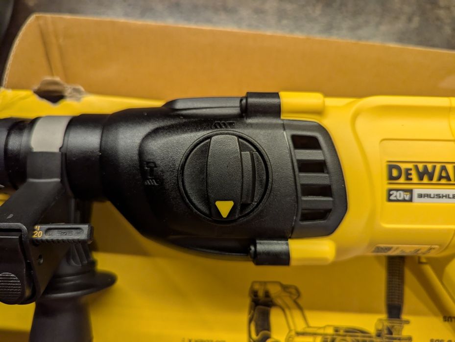 Продам акумуляторный перфоратор Dewalt