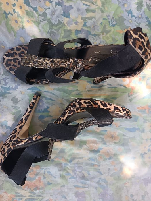 Туфли женские на каблуках