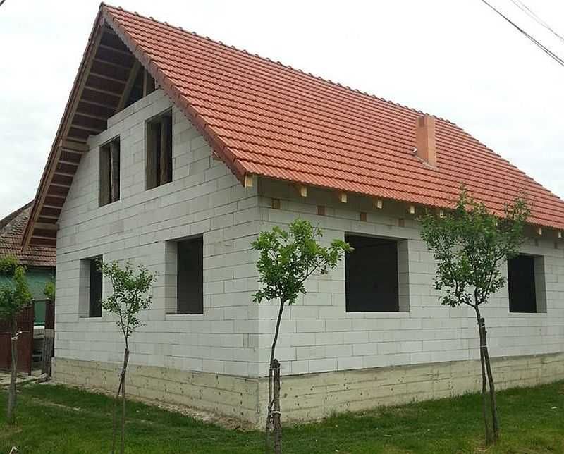 Firma constructii. case la rosu material+manopera