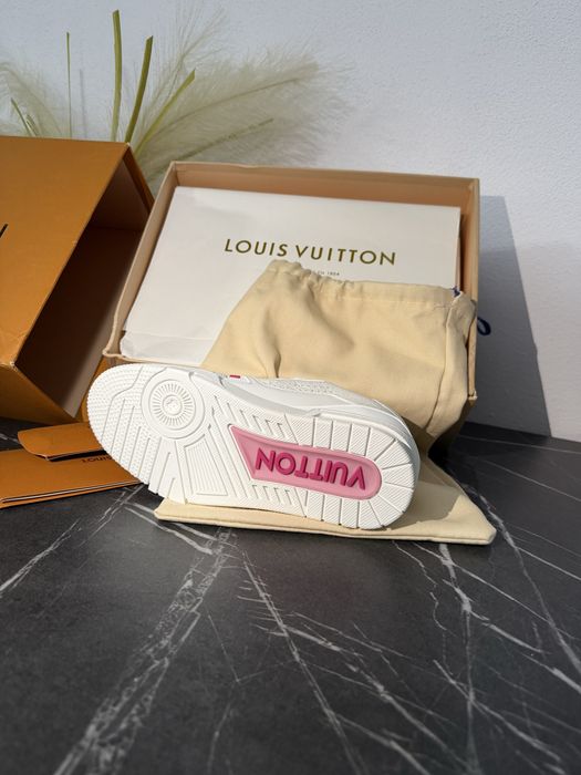 Adidasi Louis Vuitton